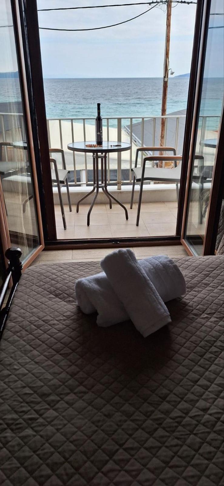 Diolkos Apartement Nea Roda Chambre photo